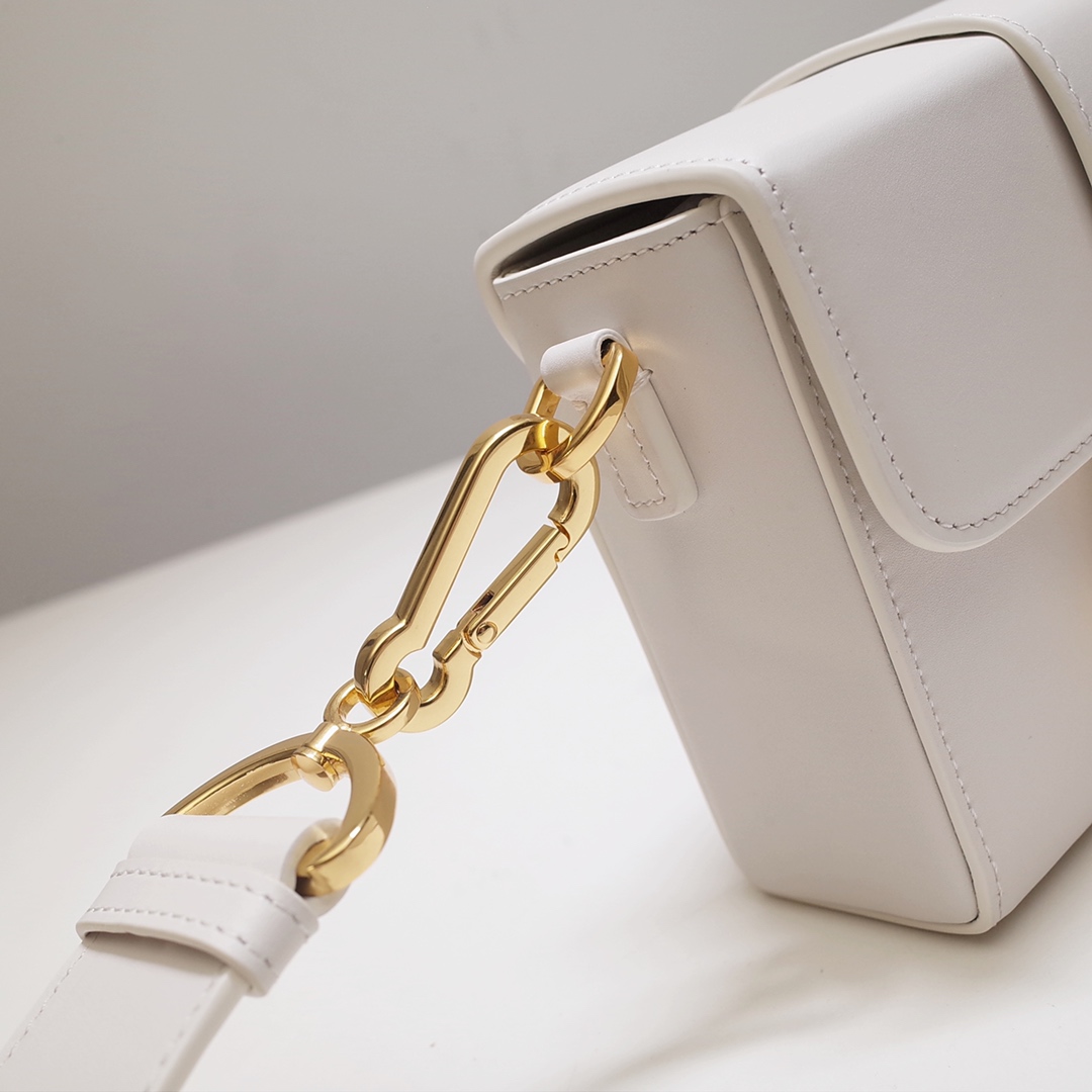 30 Montaigne Box Bag White Box Calfskin